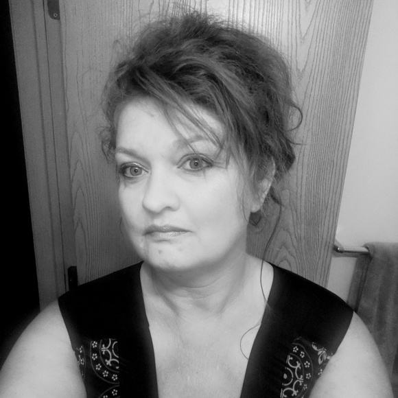 Meet your Posher, Sheila - Picture 2 of 2